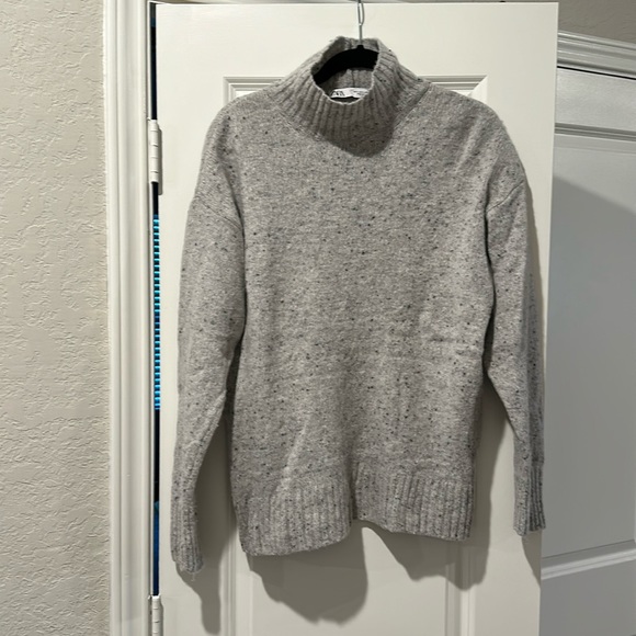 Zara Tops - Zara sweater